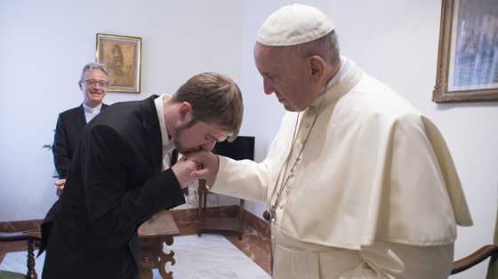 big-pope-Alfie Evans