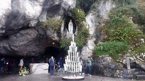 lan-dau-tien-gioi-tre-roma-se-tham-gia-cuoc-hanh-huong-cua-giao-phan-den-lo-duc