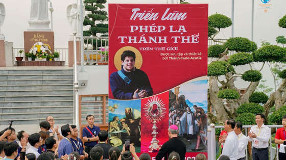 khai-mac-tuan-trien-lam--phep-la-thanh-the-tren-the-gioi--dau-an-duc-tin-cua-thanh-carlo-acutis--tai-trung-tam-hanh-huong-duc-me-nui-cui